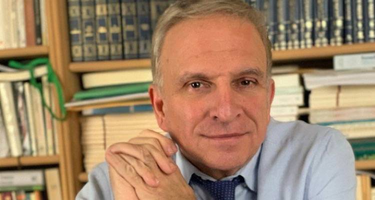 &Tau;&omicron; &Pi;&omicron;&lambda;&iota;&tau;&iota;&kappa;ό &Sigma;ύ&sigma;&tau;&eta;&mu;&alpha; &mu;&pi;&rho;&omicron;&sigma;&tau;ά &sigma;&tau;&omicron;&nu; &Kappa;&alpha;&theta;&rho;έ&phi;&tau;&eta;: &Alpha;&pi;ό &tau;&eta;&nu; &Pi;&epsilon;&lambda;&alpha;&tau;&epsilon;&iota;&alpha;&kappa;ή &Delta;&iota;&alpha;&mu;&epsilon;&sigma;&omicron;&lambda;ά&beta;&eta;&sigma;&eta; &sigma;&tau;&eta;&nu; &Kappa;&rho;ί&sigma;&eta; &Alpha;&nu;&tau;&iota;&pi;&rho;&omicron;&sigma;ώ&pi;&epsilon;&upsilon;&sigma;&eta;&sigmaf;