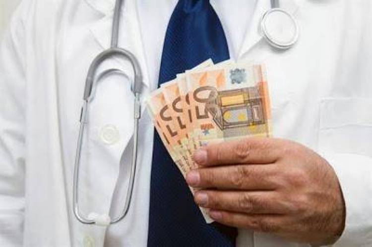 &Mu;&epsilon;&gamma;ά&lambda;&eta; &kappa;&omicron;&mu;&pi;ί&nu;&alpha; &gamma;&iota;&alpha;&tau;&rho;ώ&nu; &ndash; Έ&pi;&alpha;&iota;&rho;&nu;&alpha;&nu; &pi;&rho;&omicron;&mu;ή&theta;&epsilon;&iota;&epsilon;&sigmaf; &alpha;&pi;ό &pi;&alpha;&sigma;ί&gamma;&nu;&omega;&sigma;&tau;&eta; &epsilon;&tau;&alpha;&rho;&epsilon;ί&alpha; &mu;&epsilon; &omicron;&rho;&theta;&omicron;&pi;&epsilon;&delta;&iota;&kappa;ά &epsilon;ί&delta;&eta;