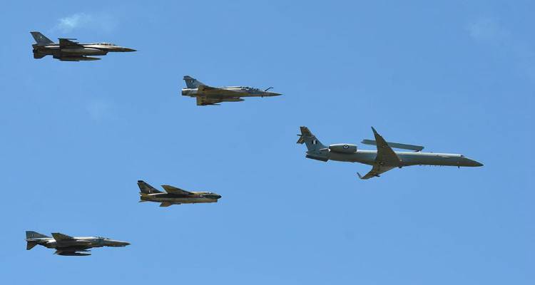 Έ&pi;&epsilon;&sigma;&epsilon; Mirage 2000 &sigma;&tau;&iota;&sigmaf; &Sigma;&pi;&omicron;&rho;ά&delta;&epsilon;&sigmaf;