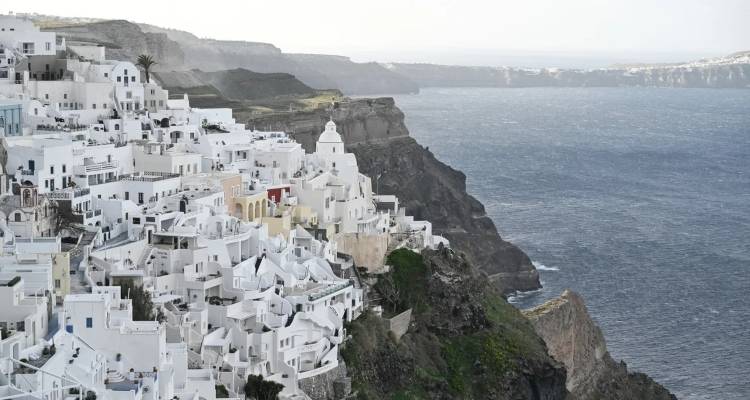 &Eta; &sigma;&epsilon;&iota;&sigma;&mu;&iota;&kappa;ή &alpha;&kappa;&omicron;&lambda;&omicron;&upsilon;&theta;ί&alpha; &theta;&alpha; &sigma;&upsilon;&nu;&epsilon;&chi;&iota;&sigma;&tau;&epsilon;ί &gamma;&iota;&alpha; &epsilon;&beta;&delta;&omicron;&mu;ά&delta;&epsilon;&sigmaf; &sigma;&tau;&iota;&sigmaf; &Kappa;&upsilon;&kappa;&lambda;ά&delta;&epsilon;&sigmaf;, &lambda;έ&epsilon;&iota; &omicron; &Pi;&alpha;&pi;&alpha;&zeta;ά&chi;&omicron;&sigmaf; -&Tau;&iota; &alpha;&pi;ά&nu;&tau;&eta;&sigma;&epsilon; &gamma;&iota;&alpha; &tau;&omicron; &Pi;ά&sigma;&chi;&alpha;