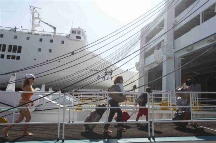 Νέα δικαιώματα για τους επιβάτες της ακτοπλοΐας