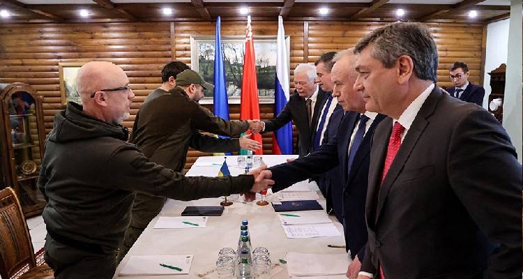 &Pi;&omicron;ύ&tau;&iota;&nu; &sigma;&epsilon; &Sigma;&omicron;&lambda;&tau;&sigmaf;: &Mu;έ&sigma;&alpha; &sigma;&tau;&omicron; &Sigma;&alpha;&beta;&beta;&alpha;&tau;&omicron;&kappa;ύ&rho;&iota;&alpha;&kappa;&omicron; &omicron; &tau;&rho;ί&tau;&omicron;&sigmaf; &gamma;ύ&rho;&omicron;&sigmaf; &sigma;&upsilon;&nu;&omicron;&mu;&iota;&lambda;&iota;ώ&nu; &Omicron;&upsilon;&kappa;&rho;&alpha;&nu;ί&alpha;&sigmaf; - &Rho;&omega;&sigma;ί&alpha;&sigmaf;