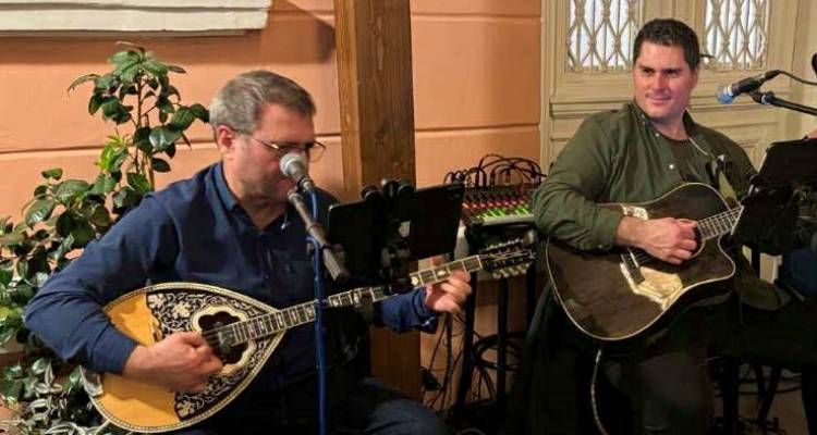 &Eta; &Lambda;ή&mu;&nu;&omicron;&sigmaf; &sigma;&tau;&omicron; &Phi;&epsilon;&sigma;&tau;&iota;&beta;ά&lambda; Soleil | &Gamma;&iota;ώ&rho;&gamma;&omicron;&sigmaf; &kappa;&alpha;&iota; &Delta;&eta;&mu;ή&tau;&rho;&eta;&sigmaf; &Mu;&alpha;&upsilon;&rho;ά&kappa;&eta;&sigmaf; &tau;ί&mu;&eta;&sigma;&alpha;&nu; &tau;&eta;&nu; &epsilon;&lambda;&lambda;&eta;&nu;&iota;&kappa;ή &mu;&omicron;&upsilon;&sigma;&iota;&kappa;ή &sigma;&tau;&eta; &Sigma;&omega;&zeta;ό&pi;&omicron;&lambda;&eta;