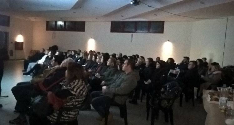 &Mu;&epsilon; &epsilon;&pi;&iota;&tau;&upsilon;&chi;ί&alpha; &omicron;&lambda;&omicron;&kappa;&lambda;&eta;&rho;ώ&theta;&eta;&kappa;&epsilon; &eta; &omicron;&mu;&iota;&lambda;ί&alpha; &mu;&epsilon; &laquo;&Pi;&alpha;&iota;&delta;ί &kappa;&alpha;&iota; &theta;&upsilon;&mu;ό&sigmaf;&raquo; &sigma;&tau;&eta; &Mu;ύ&rho;&iota;&nu;&alpha; (photos)