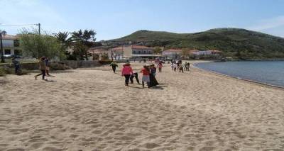 &Mu;&alpha;&theta;&eta;&tau;έ&sigmaf; &tau;&omicron;&upsilon; 2&omicron;&upsilon; &Delta;&eta;&mu;&omicron;&tau;&iota;&kappa;&omicron;ύ &Sigma;&chi;&omicron;&lambda;&epsilon;ί&omicron;&upsilon; &Mu;ύ&rho;&iota;&nu;&alpha;&sigmaf; &kappa;&alpha;&theta;ά&rho;&iota;&sigma;&alpha;&nu; &tau;&eta;&nu; &pi;&alpha;&rho;&alpha;&lambda;ί&alpha; &tau;&eta;&sigmaf; &Nu;έ&alpha;&sigmaf; &Mu;&alpha;&delta;ύ&tau;&omicron;&upsilon; (photos)