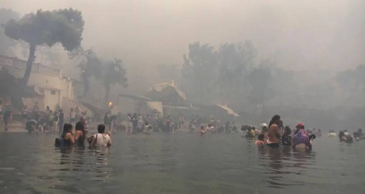 &Phi;&omega;&tau;&iota;ά &sigma;&tau;&omicron; &Mu;ά&tau;&iota;: &Gamma;&iota;&alpha;&tau;ί &omicron; &epsilon;&iota;&sigma;&alpha;&gamma;&gamma;&epsilon;&lambda;έ&alpha;&sigmaf; &pi;&alpha;&rho;&alpha;&pi;έ&mu;&pi;&epsilon;&iota; &tau;&omicron;&upsilon;&sigmaf; 27 -&Tau;&alpha; &epsilon;&gamma;&kappa;&lambda;&eta;&mu;&alpha;&tau;&iota;&kappa;ά &lambda;ά&theta;&eta; &pi;&omicron;&upsilon; &omicron;&delta;ή&gamma;&eta;&sigma;&alpha;&nu; &sigma;&tau;&eta;&nu; &tau;&rho;&alpha;&gamma;&omega;&delta;ί&alpha; &mu;&epsilon; 102 &nu;&epsilon;&kappa;&rho;&omicron;ύ&sigmaf;