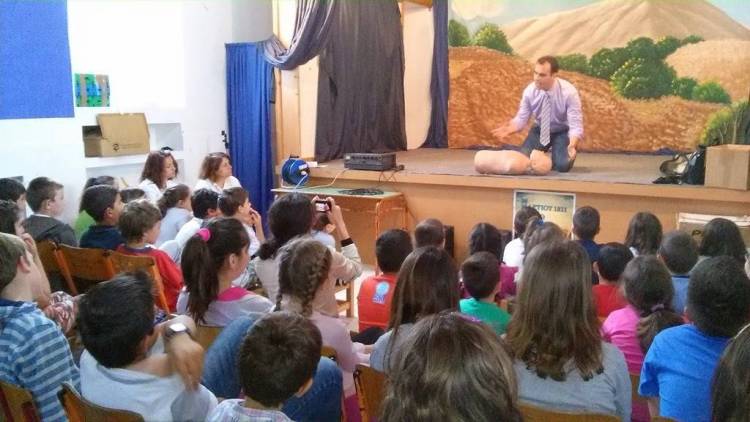 &Epsilon;&kappa;&pi;&alpha;&iota;&delta;&epsilon;ύ&omicron;&nu;&tau;&alpha;&sigmaf; &mu;&iota;&kappa;&rho;&omicron;ύ&sigmaf; &delta;&iota;&alpha;&sigma;ώ&sigma;&tau;&epsilon;&sigmaf; &sigma;&tau;&omicron; &Delta;&eta;&mu;&omicron;&tau;&iota;&kappa;ό &Nu;έ&alpha;&sigmaf; &Kappa;&omicron;ύ&tau;&alpha;&lambda;&eta;&sigmaf;
