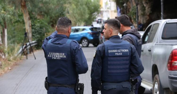 Σε επιφυλακή για την κηδεία του Φανούρη στα Βορίζια -Σωματικός έλεγχος σε όσους πηγαίνουν σπίτι του, ψάχνουν στα βουνά για 5 υπόπτους