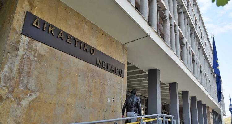 &Theta;&epsilon;&sigma;&sigma;&alpha;&lambda;&omicron;&nu;ί&kappa;&eta;: Έ&nu;&omicron;&chi;&omicron;&sigmaf; &kappa;&alpha;&iota; &sigma;&tau;&omicron; &Epsilon;&phi;&epsilon;&tau;&epsilon;ί&omicron; &omicron; &kappa;&alpha;&theta;&eta;&gamma;&eta;&tau;ή&sigmaf; &pi;&omicron;&upsilon; &kappa;&alpha;&tau;&alpha;&gamma;&gamma;έ&lambda;&theta;&eta;&kappa;&epsilon; ό&tau;&iota; &pi;&alpha;&rho;&epsilon;&nu;&omicron;&chi;&lambda;&omicron;ύ&sigma;&epsilon; &sigma;&epsilon;&xi;&omicron;&upsilon;&alpha;&lambda;&iota;&kappa;ά &mu;&alpha;&theta;ή&tau;&rho;&iota;&epsilon;&sigmaf;