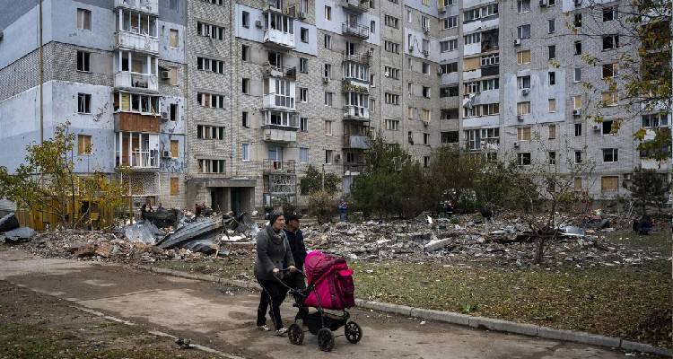Ουκρανία: «Σχέδιο Μάρσαλ» για την ανοικοδόμηση της χώρας θέλουν Σολτς-Φον ντερ Λάιεν