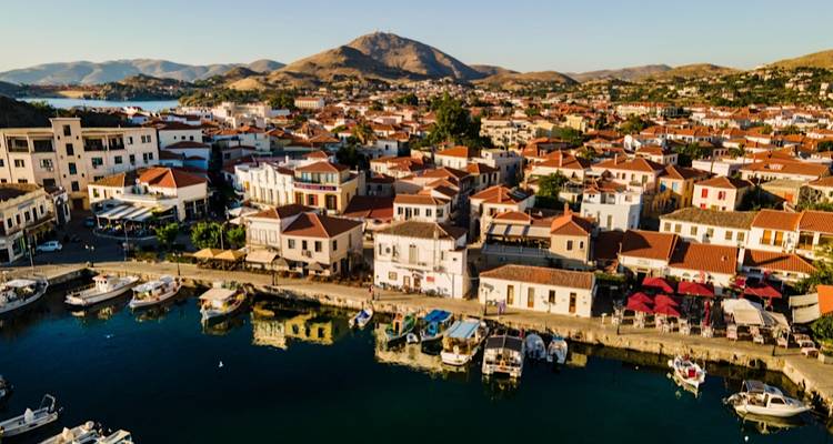 &Lambda;ή&mu;&nu;&omicron;&sigmaf;: &Sigma;&tau;&eta;&nu; &kappa;&omicron;&rho;&upsilon;&phi;ή &tau;&eta;&sigmaf; &chi;ώ&rho;&alpha;&sigmaf; &sigma;&tau;&eta;&nu; &alpha;&xi;&iota;&omicron;&lambda;ό&gamma;&eta;&sigma;&eta; &tau;&rho;&iota;ώ&nu; &delta;&eta;&mu;&omicron;&sigma;ί&omega;&nu; &upsilon;&pi;&eta;&rho;&epsilon;&sigma;&iota;ώ&nu; | &Pi;&rho;&omega;&tau;&iota;ά &sigma;&epsilon; &Epsilon;&Phi;&Kappa;&Alpha;, &Kappa;&tau;&eta;&mu;&alpha;&tau;&omicron;&lambda;ό&gamma;&iota;&omicron; &kappa;&alpha;&iota; &Alpha;&lambda;&lambda;&omicron;&delta;&alpha;&pi;ώ&nu;