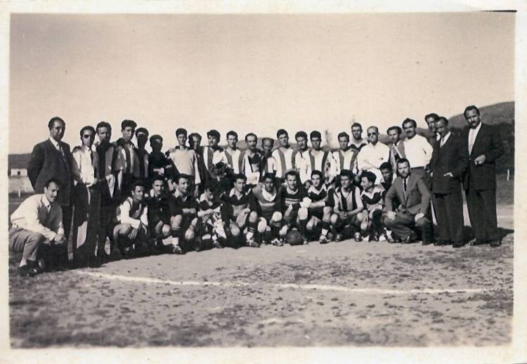 &Tau;&eta;&nu; &Kappa;&upsilon;&rho;&iota;&alpha;&kappa;ή &eta; &pi;&alpha;&rho;&omicron;&upsilon;&sigma;ί&alpha;&sigma;&eta; &tau;&omicron;&upsilon; &beta;&iota;&beta;&lambda;ί&omicron;&upsilon; &laquo;&Pi;&alpha;&lambda;&lambda;&eta;&mu;&nu;&iota;&alpha;&kappa;ό&sigmaf; &Alpha;.&Omicron;. &Eta; &Omicron;&mu;ά&delta;&alpha; &mu;&alpha;&sigmaf;&raquo;