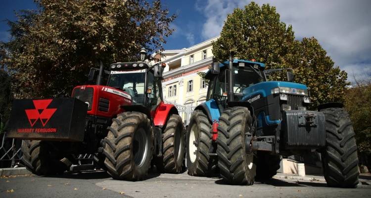 Αγρότες και κτηνοτρόφοι ετοιμάζονται για κινητοποιήσεις | Σήμερα η πανελλαδική σύσκεψη στη Λάρισα
