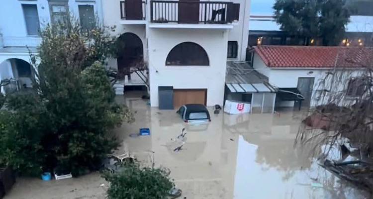 &Lambda;ή&mu;&nu;&omicron;&sigmaf;: &Xi;&epsilon;&kappa;&iota;&nu;ά &eta; &kappa;&alpha;&tau;&alpha;&gamma;&rho;&alpha;&phi;ή &zeta;&eta;&mu;&iota;ώ&nu; &sigma;&epsilon; &kappa;&alpha;&tau;&omicron;&iota;&kappa;ί&epsilon;&sigmaf; &mu;&epsilon;&tau;ά &tau;&iota;&sigmaf; &kappa;&alpha;&tau;&alpha;&sigma;&tau;&rho;&omicron;&phi;έ&sigmaf; &tau;&eta;&sigmaf; 21&eta;&sigmaf; &Phi;&epsilon;&beta;&rho;&omicron;&upsilon;&alpha;&rho;ί&omicron;&upsilon; | &Alpha;&upsilon;&tau;&omicron;&psi;ί&epsilon;&sigmaf; &alpha;&pi;ό &kappa;&lambda;&iota;&mu;ά&kappa;&iota;&alpha; &tau;&omicron;&upsilon; &Upsilon;&pi;&omicron;&upsilon;&rho;&gamma;&epsilon;ί&omicron;&upsilon;