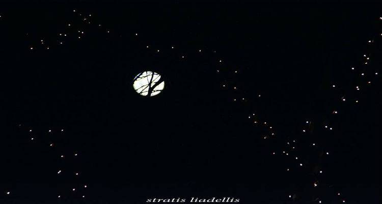 &Eta; &mu;&alpha;&gamma;&epsilon;&upsilon;&tau;&iota;&kappa;ή &Pi;&alpha;&gamma;&omega;&mu;έ&nu;&eta; &Pi;&alpha;&nu;&sigma;έ&lambda;&eta;&nu;&omicron;&sigmaf; έ&lambda;&omicron;&upsilon;&sigma;&epsilon; &mu;&epsilon; &phi;&omega;&sigmaf; &tau;&eta; &Lambda;ή&mu;&nu;&omicron; &tau;&omicron; &beta;&rho;ά&delta;&upsilon; &tau;&omega;&nu; &Chi;&rho;&iota;&sigma;&tau;&omicron;&upsilon;&gamma;έ&nu;&nu;&omega;&nu; (photos)