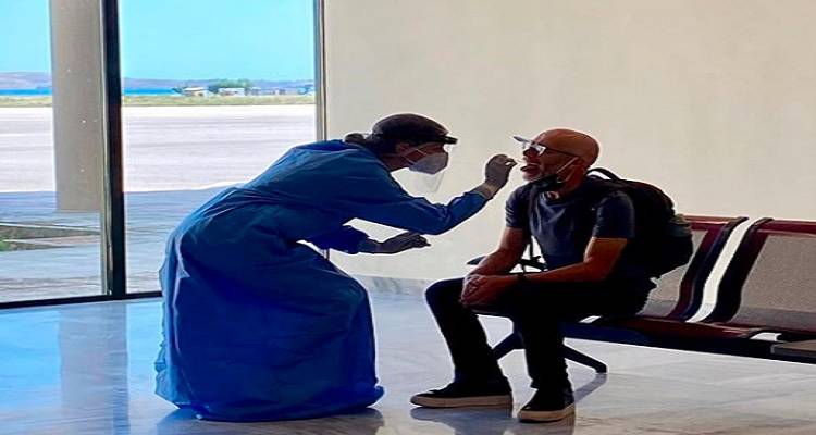 Αρνητικά όλα τα τεστ των τουριστών που έφθασαν στην Ελλάδα από Βρετανία