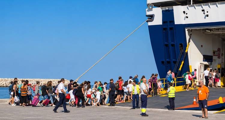 &Lambda;ή&mu;&nu;&omicron;&sigmaf;: &Iota;&sigma;&chi;&upsilon;&rho;ή &alpha;ύ&xi;&eta;&sigma;&eta; &sigma;&tau;&eta;&nu; &epsilon;&pi;&iota;&beta;&alpha;&tau;&iota;&kappa;ή &kappa;ί&nu;&eta;&sigma;&eta; &tau;&eta;&nu; ά&nu;&omicron;&iota;&xi;&eta; | &Omicron; &Mu;ά&iota;&omicron;&sigmaf; έ&kappa;&alpha;&nu;&epsilon; &tau;&eta; &delta;&iota;&alpha;&phi;&omicron;&rho;ά