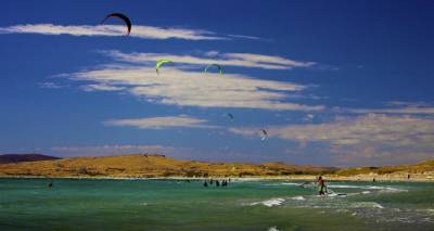 &Alpha;.&Omicron;. &Eta;&phi;&alpha;&iota;&sigma;&tau;ί&alpha; &Lambda;ή&mu;&nu;&omicron;&upsilon;: &Kappa;&alpha;&lambda;&omicron;&kappa;&alpha;&iota;&rho;&iota;&nu;ό camp &theta;&alpha;&lambda;ά&sigma;&sigma;&iota;&omega;&nu; &sigma;&pi;&omicron;&rho; &sigma;&tau;&omicron; &Kappa;έ&rho;&omicron;&sigmaf;