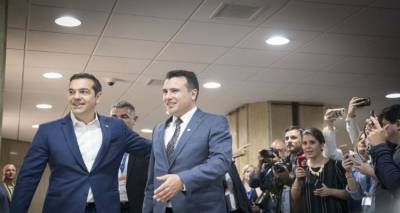 &Sigma;&kappa;&omicron;&pi;&iota;&alpha;&nu;ό: &Omicron;&iota; &gamma;&kappa;&rho;ί&zeta;&epsilon;&sigmaf; &zeta;ώ&nu;&epsilon;&sigmaf; &tau;&eta;&sigmaf; &sigma;&upsilon;&mu;&phi;&omega;&nu;ί&alpha;&sigmaf; &kappa;&alpha;&iota; &tau;&alpha; &laquo;&delta;ώ&rho;&alpha;&raquo; &gamma;&iota;&alpha; &mu;&alpha;&kappa;&epsilon;&delta;&omicron;&nu;&iota;&kappa;ή &gamma;&lambda;ώ&sigma;&sigma;&alpha; &kappa;&alpha;&iota; &upsilon;&pi;&eta;&kappa;&omicron;ό&tau;&eta;&tau;&alpha;