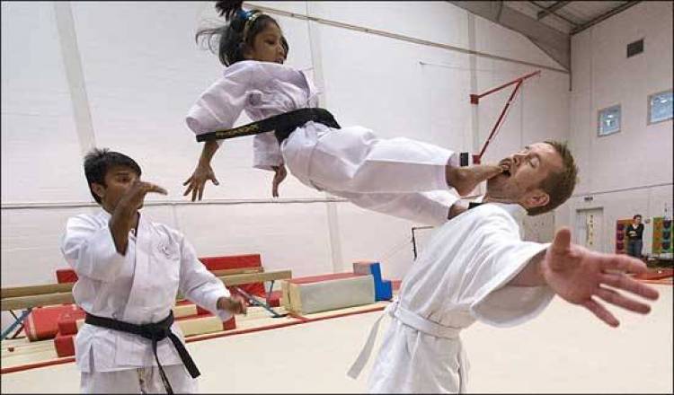 &Eta; &Epsilon;&theta;&nu;&iota;&kappa;ή &Epsilon;&lambda;&lambda;ά&delta;&omicron;&sigmaf; &tau;&omicron;&upsilon; &Kappa;&alpha;&rho;ά&tau;&epsilon; &sigma;&tau;&eta; &Lambda;ή&mu;&nu;&omicron;