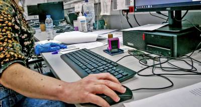 Δημόσιοι υπάλληλοι και ένστολοι: Πόσο ωφελούνται από το καλάθι της ΔΕΘ -Τα μέτρα που αυξάνουν τους μισθούς