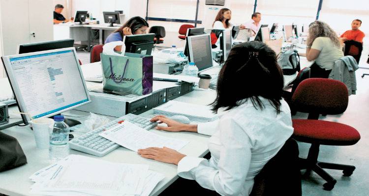 &Kappa;ό&beta;&omicron;&nu;&tau;&alpha;&iota; ό&lambda;&epsilon;&sigmaf; &omicron;&iota; &laquo;έ&xi;&tau;&rho;&alpha;&raquo; &pi;&alpha;&rho;&omicron;&chi;έ&sigmaf; &sigma;&tau;&omicron; &Delta;&eta;&mu;ό&sigma;&iota;&omicron;