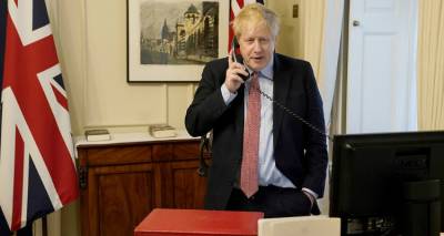 &Kappa;&omicron;&rho;&omega;&nu;&omicron;ϊό&sigmaf;: &Omicron; &iota;ό&sigmaf; &pi;&rho;&omicron;&sigma;&beta;ά&lambda;&lambda;&epsilon;&iota; &kappa;&alpha;&iota; &tau;&eta;&nu; &kappa;&alpha;&rho;&delta;&iota;ά &tau;&eta;&sigmaf; &epsilon;&xi;&omicron;&upsilon;&sigma;ί&alpha;&sigmaf; &sigma;&tau;&omicron; &Eta;&nu;&omega;&mu;έ&nu;&omicron; &Beta;&alpha;&sigma;ί&lambda;&epsilon;&iota;&omicron;