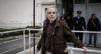 &Chi;&alpha;&rho;&alpha;&mu;ά&delta;&alpha; &epsilon;&kappa;&tau;ό&nu;&omega;&sigma;&eta;&sigmaf; &gamma;&iota;&alpha; &Kappa;&omicron;&upsilon;&phi;&omicron;&nu;&tau;ί&nu;&alpha; &epsilon;&nu; &alpha;&nu;&alpha;&mu;&omicron;&nu;ή &tau;&omega;&nu; &alpha;&pi;&omicron;&phi;ά&sigma;&epsilon;&omega;&nu; &gamma;&iota;&alpha; &tau;&eta; &mu;&epsilon;&tau;&alpha;&gamma;&omega;&gamma;ή &tau;&omicron;&upsilon;