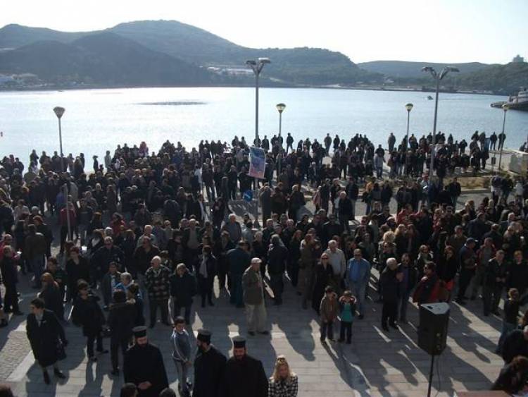 &Tau;&alpha; &pi;&alpha;&iota;&delta;&iota;ά &tau;&rho;&alpha;&gamma;&omicron;ύ&delta;&eta;&sigma;&alpha;&nu; &gamma;&iota;&alpha; &tau;&eta; &Lambda;ή&mu;&nu;&omicron;. &Omicron;&iota; &gamma;&omicron;&nu;&epsilon;ί&sigmaf; &tau;&omicron;&upsilon;&sigmaf; &sigma;&upsilon;&nu;&epsilon;&chi;ί&zeta;&omicron;&upsilon;&nu; &tau;&omicron;&nu; &alpha;&gamma;ώ&nu;&alpha; | &Alpha;&pi;ό&lambda;&upsilon;&tau;&alpha; &epsilon;&pi;&iota;&tau;&upsilon;&chi;&eta;&mu;έ&nu;&eta; &kappa;&alpha;&iota; &eta; &sigma;&eta;&mu;&epsilon;&rho;&iota;&nu;ή &kappa;&iota;&nu;&eta;&tau;&omicron;&pi;&omicron;ί&eta;&sigma;&eta;