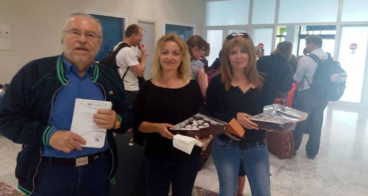 &Pi;ά&nu;&omega; &alpha;&pi;ό 400 &epsilon;&pi;&iota;&sigma;&kappa;έ&pi;&tau;&epsilon;&sigmaf; &sigma;&tau;&eta; &Lambda;ή&mu;&nu;&omicron; &mu;έ&sigma;&alpha; &sigma;&epsilon; &lambda;ί&gamma;&epsilon;&sigmaf; &eta;&mu;έ&rho;&epsilon;&sigmaf; (photos)