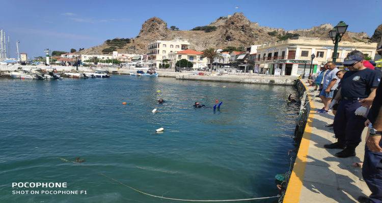 Πιο καθαρό από εχθές το λιμανάκι Μύρινας (photos)