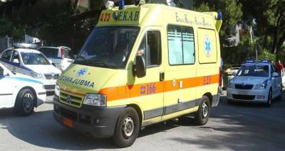 &Tau;&rho;&alpha;&gamma;&omega;&delta;ί&alpha;: 8&chi;&rho;&omicron;&nu;&omicron; &kappa;&omicron;&rho;ί&tau;&sigma;&iota; &sigma;&kappa;&omicron;&tau;ώ&theta;&eta;&kappa;&epsilon; &pi;έ&phi;&tau;&omicron;&nu;&tau;&alpha;&sigmaf; &alpha;&pi;ό ά&mu;&alpha;&xi;&alpha;