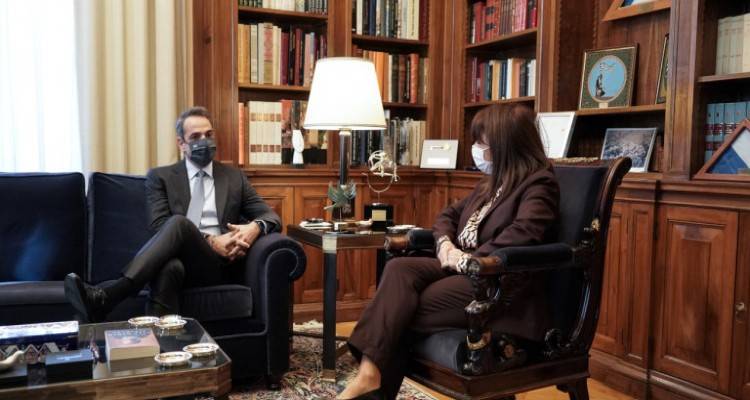 Συνάντηση Μητσοτάκη με Σακελλαροπούλου σήμερα στο Προεδρικό Μέγαρο