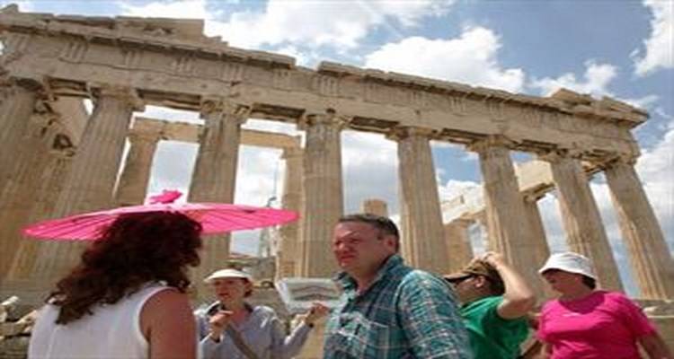 Die Presse: &Rho;&epsilon;&kappa;&omicron;&rho; 25 &epsilon;&kappa;. &tau;&omicron;&upsilon;&rho;&iota;&sigma;&tau;ώ&nu; &sigma;&tau;&eta;&nu; &Epsilon;&lambda;&lambda;ά&delta;&alpha;