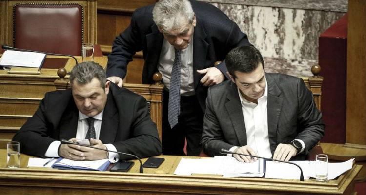 &Pi;&alpha;&rho;&alpha;&mu;έ&nu;&epsilon;&iota; &tau;&omicron; &chi;ά&sigma;&mu;&alpha; &Tau;&sigma;ί&pi;&rho;&alpha;-&Kappa;&alpha;&mu;&mu;έ&nu;&omicron;&upsilon; &gamma;&iota;&alpha; &tau;&omicron; &Sigma;&kappa;&omicron;&pi;&iota;&alpha;&nu;ό