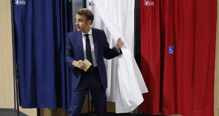 &Epsilon;&chi;&alpha;&sigma;&epsilon; &tau;&eta;&nu; &alpha;&pi;ό&lambda;&upsilon;&tau;&eta; &pi;&lambda;&epsilon;&iota;&omicron;&psi;&eta;&phi;ί&alpha; &sigma;&tau;&eta; &Beta;&omicron;&upsilon;&lambda;ή &omicron; &Mu;&alpha;&kappa;&rho;ό&nu;, &tau;&alpha; &sigma;&epsilon;&nu;ά&rho;&iota;&alpha; &sigma;&upsilon;&nu;&epsilon;&rho;&gamma;&alpha;&sigma;ί&alpha;&sigmaf; | &laquo;&Sigma;&epsilon;&iota;&sigma;&mu;ό&sigmaf;&raquo;, &sigma;&chi;&omicron;&lambda;&iota;ά&zeta;&omicron;&upsilon;&nu; &tau;&alpha; &gamma;&alpha;&lambda;&lambda;&iota;&kappa;ά &Mu;&Mu;&Epsilon;