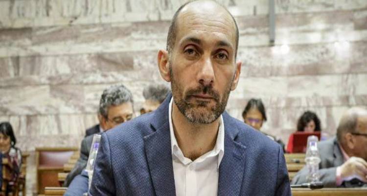 &Gamma;&iota;ώ&rho;&gamma;&omicron;&sigmaf; &Pi;ά&lambda;&lambda;&eta;&sigmaf; &gamma;&iota;&alpha; &epsilon;&pi;ί&sigma;&kappa;&epsilon;&psi;&eta; &Tau;&sigma;ί&pi;&rho;&alpha; &sigma;&tau;&eta; &Lambda;έ&sigma;&beta;&omicron;: &Phi;&alpha;&sigma;&iota;&sigma;&tau;&omicron;&epsilon;&iota;&delta;ή ό&sigma;&omicron;&iota; &delta;&iota;&alpha;&mu;&alpha;&rho;&tau;&upsilon;&rho;ή&theta;&eta;&kappa;&alpha;&nu;