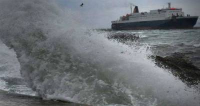 &Lambda;ή&mu;&nu;&omicron;&sigmaf;: &Sigma;&epsilon; &iota;&sigma;&chi;ύ &tau;&omicron; &alpha;&pi;&alpha;&gamma;&omicron;&rho;&epsilon;&upsilon;&tau;&iota;&kappa;ό | &Pi;ώ&sigmaf; &delta;&iota;&alpha;&mu;&omicron;&rho;&phi;ώ&nu;&omicron;&nu;&tau;&alpha;&iota; &tau;&alpha; &delta;&rho;&omicron;&mu;&omicron;&lambda;ό&gamma;&iota;&alpha; &tau;&omega;&nu; &pi;&lambda;&omicron;ί&omega;&nu; &laquo;&Nu;. &Mu;ύ&kappa;&omicron;&nu;&omicron;&sigmaf;&raquo; &kappa;&alpha;&iota; &laquo;&Epsilon;. &Pi;ή&gamma;&alpha;&sigma;&omicron;&sigmaf;&raquo;