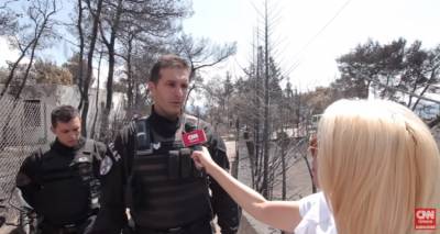 &laquo;Ή &theta;&alpha; &sigma;&epsilon; &sigma;ώ&sigma;&omega; ή &theta;&alpha; &mu;&epsilon;ί&nu;&omega; &epsilon;&delta;ώ &nu;&alpha; &kappa;&alpha;&omicron;ύ&mu;&epsilon; &mu;&alpha;&zeta;ί&raquo;: &Alpha;&sigma;&tau;&upsilon;&nu;&omicron;&mu;&iota;&kappa;&omicron;ί &pi;&epsilon;&rho;&iota;&gamma;&rho;ά&phi;&omicron;&upsilon;&nu; &tau;&omicron;&nu; &pi;ύ&rho;&iota;&nu;&omicron; &epsilon;&phi;&iota;ά&lambda;&tau;&eta; (video)