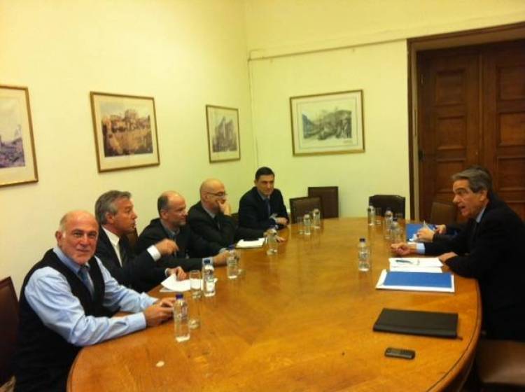 &Sigma;&upsilon;&nu;ά&nu;&tau;&eta;&sigma;&eta; &Sigma;&eta;&phi;&omicron;&upsilon;&nu;ά&kappa;&eta; &mu;&epsilon; &epsilon;&kappa;&pi;&rho;&omicron;&sigma;ώ&pi;&omicron;&upsilon;&sigmaf; &tau;&omicron;&upsilon; &tau;&omicron;&upsilon;&rho;&iota;&sigma;&tau;&iota;&kappa;&omicron;ύ &kappa;&lambda;ά&delta;&omicron;&upsilon;, &gamma;&iota;&alpha; &tau;&eta; &delta;&iota;&alpha;&delta;&iota;&kappa;&alpha;&sigma;ί&alpha; &pi;&alpha;&rho;&alpha;&chi;ώ&rho;&eta;&sigma;&eta;&sigmaf; &tau;&omega;&nu; &pi;&epsilon;&rho;&iota;&phi;&epsilon;&rho;&epsilon;&iota;&alpha;&kappa;ώ&nu; &alpha;&epsilon;&rho;&omicron;&delta;&rho;&omicron;&mu;ί&omega;&nu;