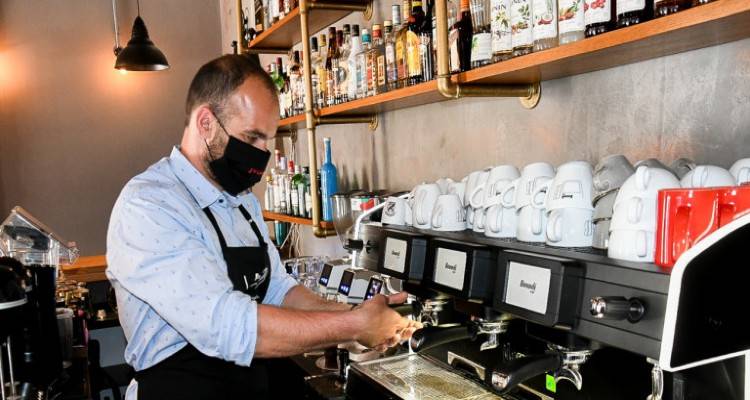 Σχέδια για νέα μέτρα για την αγορά: «Ενέσεις ρευστότητας» για την αποφυγή ενός «τσουνάμι» απολύσεων