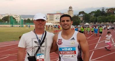 &Sigma;&tau;&omicron; &delta;&epsilon;ύ&tau;&epsilon;&rho;&omicron; &sigma;&kappa;&alpha;&lambda;ί &tau;&omicron;&upsilon; &beta;ά&theta;&rho;&omicron;&upsilon; &omicron; &Lambda;&eta;&mu;&nu;&iota;ό&sigmaf; &Mu;&iota;&chi;ά&lambda;&eta;&sigmaf; &Mu;&epsilon;&rho;&tau;&zeta;&alpha;&nu;ί&delta;&eta;&sigmaf;