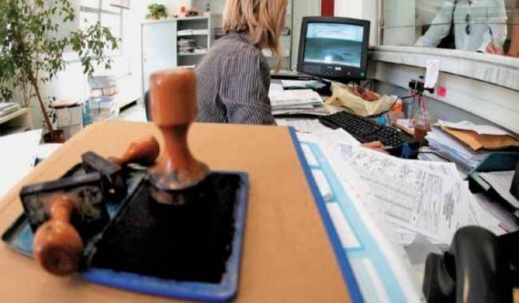 Aδικαιολόγητες απουσίες υπαλλήλων σε τέσσερα υπουργεία έδειξαν οι έλεγχοι