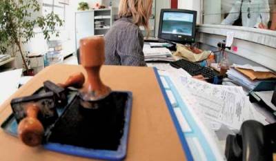 Aδικαιολόγητες απουσίες υπαλλήλων σε τέσσερα υπουργεία έδειξαν οι έλεγχοι