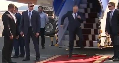 &Sigma;&tau;&omicron; &Iota;&rho;ά&nu; &omicron; &Pi;&omicron;ύ&tau;&iota;&nu;, &tau;&omicron; &pi;&rho;ώ&tau;&omicron; &tau;&alpha;&xi;ί&delta;&iota; &epsilon;&kappa;&tau;ό&sigmaf; &chi;&omega;&rho;ώ&nu; &pi;&rho;ώ&eta;&nu; &Sigma;&omicron;&beta;&iota;&epsilon;&tau;&iota;&kappa;ή&sigmaf; Έ&nu;&omega;&sigma;&eta;&sigmaf; &alpha;&pi;ό &tau;&eta;&nu; έ&nu;&alpha;&rho;&xi;&eta; &tau;&eta;&sigmaf; &rho;&omega;&sigma;&iota;&kappa;ή&sigmaf; &epsilon;&iota;&sigma;&beta;&omicron;&lambda;ή&sigmaf;