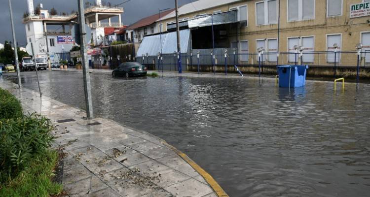 Καιρός: Η κακοκαιρία σάρωσε Λέσβο, δυτική Ελλάδα και Πελοπόννησο - Τι περιμένουμε για σήμερα (βίντεο)