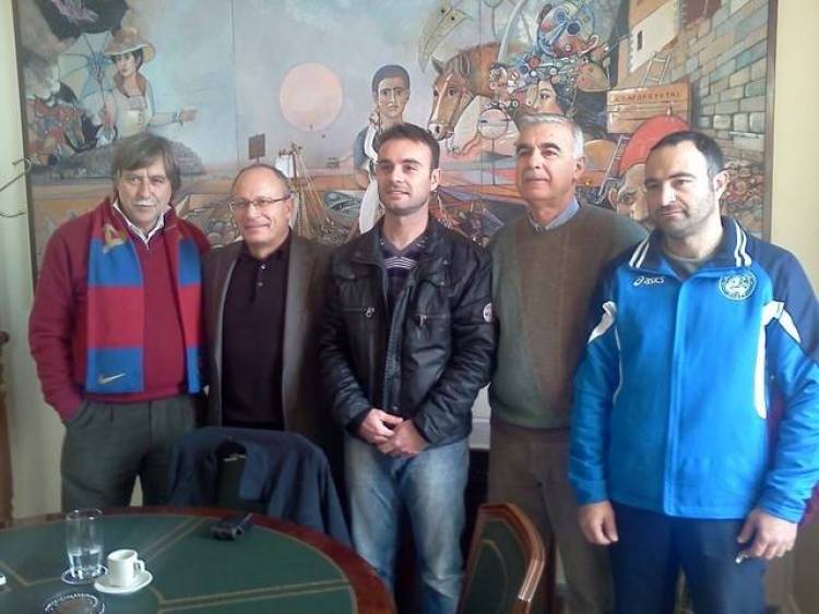 &Sigma;&upsilon;&nu;ά&nu;&tau;&eta;&sigma;&eta; &Chi;&alpha;&nu;&tau;&zeta;&eta;&delta;&iota;&alpha;&mu;&alpha;&nu;&tau;ή &mu;&epsilon; &tau;&omicron;&nu; &Nu;ί&kappa;&omicron; &Mu;ά&lambda;&lambda;&iota;&alpha;&rho;&eta;