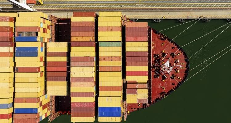 &Eta; &kappa;&rho;ί&sigma;&eta; &sigma;&tau;&eta; &Mu;έ&sigma;&eta; &Alpha;&nu;&alpha;&tau;&omicron;&lambda;ή &tau;&alpha;&rho;&alpha;&kappa;&omicron;&upsilon;&nu;ά &tau;&eta;&nu; &alpha;&gamma;&omicron;&rho;ά | &laquo;&Delta;&omicron;&upsilon;&lambda;&epsilon;ύ&epsilon;&iota;&raquo; &mu;&epsilon; &tau;&alpha; &pi;&iota;&omicron; &laquo;&mu;&alpha;ύ&rho;&alpha;&raquo; &sigma;&epsilon;&nu;ά&rho;&iota;&alpha;, &omicron;&iota; &epsilon;&pi;&iota;&pi;&tau;ώ&sigma;&epsilon;&iota;&sigmaf; &sigma;&tau;&omicron; &epsilon;&lambda;&lambda;&eta;&nu;&iota;&kappa;ό &epsilon;&mu;&pi;ό&rho;&iota;&omicron;