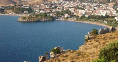 &Eta; &Lambda;ή&mu;&nu;&omicron;&sigmaf; &mu;&iota;&alpha; &alpha;&nu;ά&sigma;&alpha; &pi;&rho;&iota;&nu; &tau;&iota;&sigmaf; &epsilon;&kappa;&delta;&eta;&lambda;ώ&sigma;&epsilon;&iota;&sigmaf; &gamma;&iota;&alpha; &tau;&alpha; 100 &chi;&rho;ό&nu;&iota;&alpha; &alpha;&pi;ό &tau;&eta; &Mu;ά&chi;&eta; &tau;&eta;&sigmaf; &Kappa;&alpha;&lambda;&lambda;ί&pi;&omicron;&lambda;&eta;&sigmaf; (mp3)