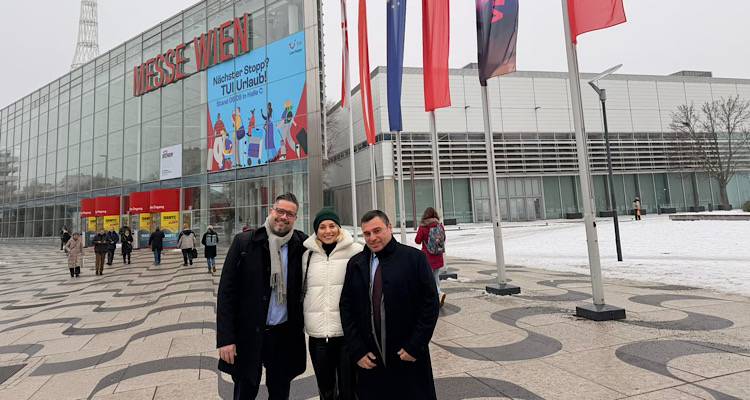 &Sigma;&tau;&eta; &Beta;&iota;έ&nu;&nu;&eta; &eta; &Lambda;ή&mu;&nu;&omicron;&sigmaf;: &Epsilon;&pi;&alpha;&phi;έ&sigmaf; &tau;&eta;&sigmaf; Έ&nu;&omega;&sigma;&eta;&sigmaf; &Xi;&epsilon;&nu;&omicron;&delta;ό&chi;&omega;&nu; &gamma;&iota;&alpha; &tau;&eta;&nu; &alpha;&upsilon;&sigma;&tau;&rho;&iota;&alpha;&kappa;ή &alpha;&gamma;&omicron;&rho;ά